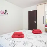 招待所 Esma 罗维尼