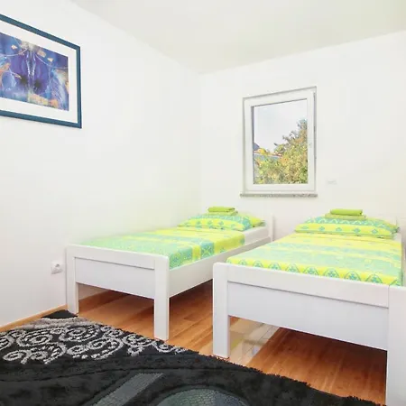 Esma ゲストハウス ロヴィニ