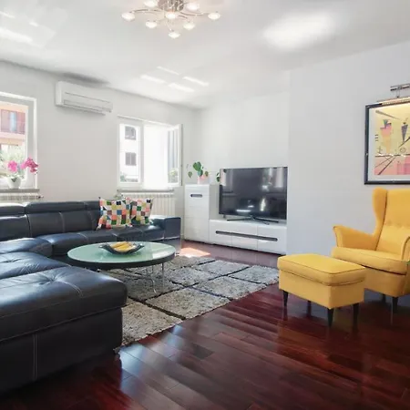 ゲストハウス Esma ロヴィニ