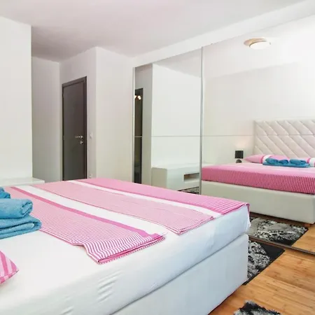 ゲストハウス Esma ロヴィニ